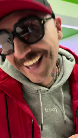 Grandi #Smartphone per Grandi Clienti. Stasera facciamo (piacevolmente) gli straordinari 💚 @raffaele muto #foryou 