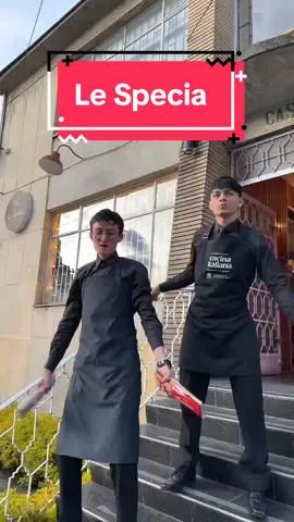 Y latrell? En la pista de baile #latrell #parati #cocina #lespecia #vino #meseros #restaurant #viral #chef #clientes #italy #banderaluna #carlosvives #bichota #compren #vengan #contenido #humor 