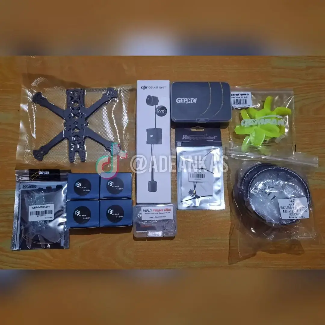 Alhamdulillah done, custom build sector30 dji O3 punya om @anggi.setya, spek lengkap: - Frame sector30 custom by sotarfpv - Fc geprc F722 35A - Vtx Dji O3 - Motor flashhobby 2004 1750kv - Gps geprc M10 nano - Buzzer vifly finder - Rx Elrs HM Ep1 - Prop gemfan 5 blade Link part bisa lihat disini https://tokopedia.link/s18uha15uGb #fpv #drone #fpvfreestyle #fpvlife #fpvdrone #fpvaddiction #dronestagram #fpvracing #drones #fpvaddict #droneracing #quadcopter #fpvpilot #dronelife #fpvmagazine #fpvlifestyle #dronephotography #fpvquad #fpvracer #droneoftheday #fpvdrones 