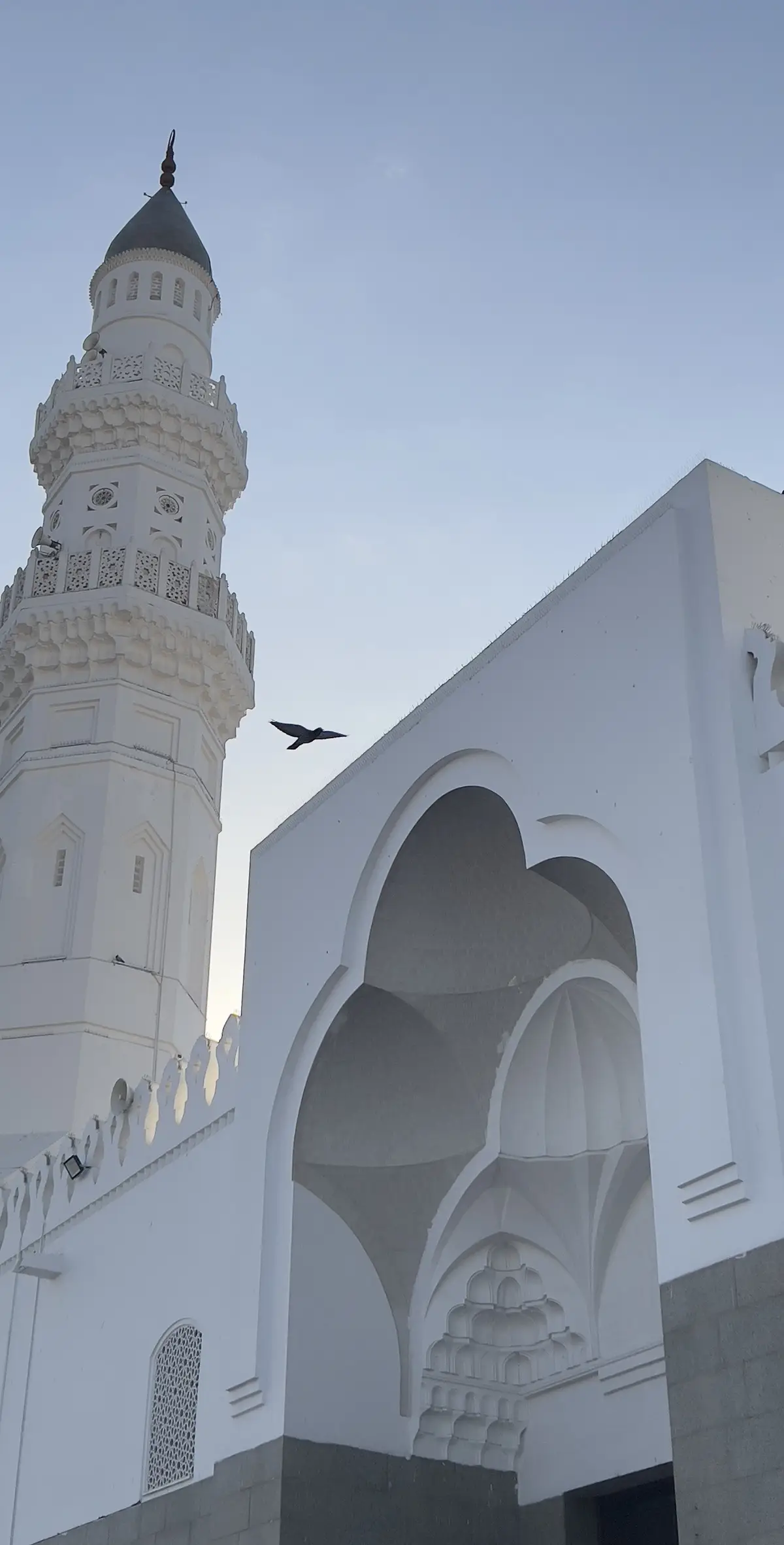 Hasil Sendiri 🤍📸 Nk Save Buat Wallpaper , Silakan 🫶🏻 #masjidqubamadina #madinahalmunawaroh #kenanganterindah #dailypicture 