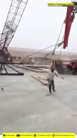 Mengikuti pelatihan rigger adalah keputusan cerdas yang dapat membawa dampak besar pada kesuksesan dan keselamatan Anda di dunia industri. Pelatihan ini bukan hanya tentang mengangkat dan memindahkan beban berat, melainkan investasi dalam keterampilan dan pengetahuan yang krusial. Sebuah sertifikasi rigger bukan sekadar lembaran kertas, melainkan kunci untuk membuka pintu peluang karir yang lebih luas, serta jaminan bahwa Anda memiliki keahlian yang diperlukan untuk menjalankan tugas dengan efisien dan aman.  Pelatihan rigger: langkah penting untuk menaikkan level kesuksesan dan keselamatan dalam dunia industri yang dinamis. Untuk Pendaftaran info harga, promo dan info lebih lanjut. Call/WA: Nadia: 0853-6114-2799 Ahmad: 0812-7679-8699 Fira: 0813-7447-0840 Ihsan: 0812-7616-2927 Alamat: Ruko Tembesi Point Blok C No. 1-6, Kibing, Kec. Batu Aji, Kota Batam, Kepulauan Riau Hubungi atau DM kami untuk informasi lebih lanjut. Jangan lupa follow dan pantau terus ig kami untuk informasi training lainnya di @otitrainingcenter Be a professional with us and reach a better future. Dapatkan pengalaman belajar terbaik dan fasilitas terlengkap dengan harga terbaik hanya di Offshore Technology Institute. Yuk Daftar Sekarang! #hsepusertif #keselamatankerja #infohse #infok3 #safetyfirstindonesia #hseindonesia #safetyofficer #infolokerhse #safety_first #mahasiswak3 #ahlik3umum #sertifikasikemnaker #sertifikathse #kerja #keselamatan #k3 #k3_indonesia #sertifikasiprofesi #kerjakerjakerja #lowongankerja #lowongan #lowonganpekerjaan #firstaid #firstaider #firstaidkit #firstaidtraining #fyp #fypシ #fy #fypage