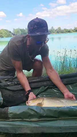 #flombycr🤩🤩🤩 #hobby #Love #fishing #lovefishing #fish #boat #boatfishing #river #water #pesca #pescaria #pescador #peche #péche #fishinglife #fisherman #bait #pourtoi #fyp #furdich #foryou #parati #pentrutine  #fürdich #wow #viral #viralvideo #motivation #reason #life #nature #longcasting #fishermanslife #fishtok #tiktok #catchandrelease #bigfish #bigbait #bigcarp #mirrorcarp #carpfishing #pescuitlacrap #karpfenangeln #karpfen #carp #pescuitsportiv #pescuitlafeeder #longcasting #runn #drill #crazyfish #crap 