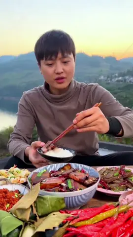 Tạm xa thành phố lên bản thưởng thức đặc sản lợn đen tây bắc #longacbeptaybac #bachigacbep #thitlongacbep #dacsantaybac #dacsanvungmien #anngon #xuhuong 