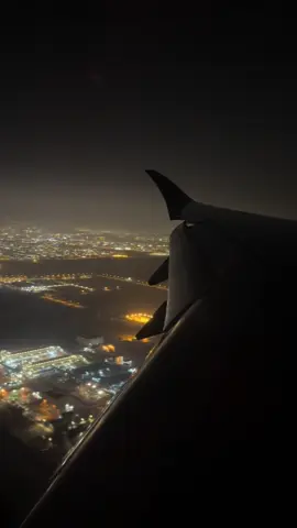 #qatarairways #landing #doha #qatar #hammadinternationalairport #a350 #airbus #aviation #tiktok #foryou #trending #virul #capetown #southafrica #night #travel #piloto #fyp #satiktok🇿🇦 #pakistan #afghan #arab #uk #usa #uae 