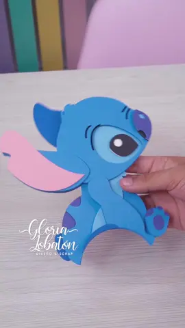 Archivo #Suscriptores Facebook ✨ Si te perdiste este archivo #gratuito, te cuento que ya está disponible este lindo #Stitch en formato STUDIO y SVG para que puedas cortarlo en tu plotter favorito. Forma parte de nuestro #TeamCrafter y accede a los beneficios, la suscripción tiene un valor económico de 5usd (o el tipo de cambio según país). Únete desde el botón azul de nuestra página en Facebook o este enlace: https://www.facebook.com/groups/2712954189021696 . . . #disney100años #disney #papeleriacreati
