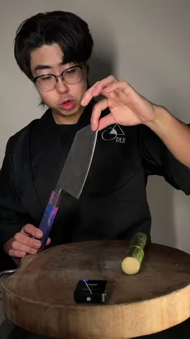 Rui Kinana vs Sugar Cane. #fyp #knife #knifesharpening #knifesharpener #sugarcane #sharpness #japaneseknives #kitchenknives 