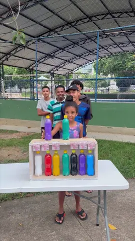 Jogo acerte as cores das garrafas  #desafio #jogos #brincadeira #desafiotiktok #jogodagarrafa 