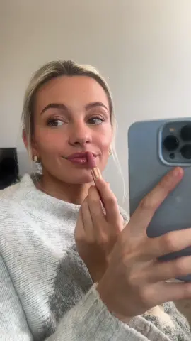 Okay obsessed but ew dont look at my nails #tartemaracujajuicylip #tartecosmetics #tarte #makeup #lipgloss #relatable 