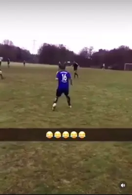😂😂😂 #football #footytiktok #footballvideo #footballer #sundayleague #viral #fvp #fyp #sundayleaguemoments #footballtiktok #sundayleaguegoals 