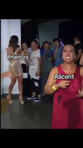 Canon? #rhaenyra #rhaenyratargaryen #rhaenyratargaryenedit #rhaenyraxdaemon #rhaenyraedit #rhaenyraanddaemontargaryen #alicent #alicenthightower #alicenthightoweredit #alicentandrhaenyra #alicenthightoweredits #teamgreen #teamblack #asoiaf #asoiaftiktok #asoiafedit #asoiaftok #asoiafbook #asongoficeandfire #asongoficeandfireedit #westeros #ascronicasdegeloefogo #fogoesangue #ojogodostronos #acasadodragao #got #gameofthrones #hotd #houseofthedragon 