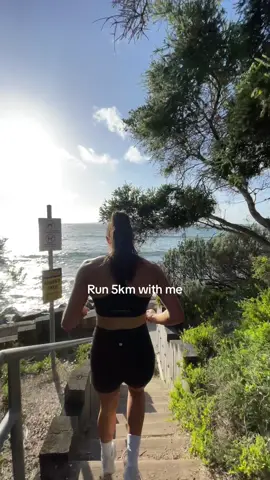 Point Lonsdale, my favouring running spot with my favourite person 🥰 #pointlonsdale #runtok #runwithme #beachrun #Running #runninggirl #australianbeaches #runclub #thefinishr #geelongrunclub #geelongrun #rungeelong #runningtok #runclubs #runningcommunity #beginnerrunner #runtips #fyp 