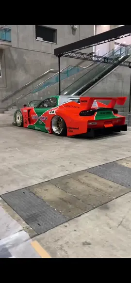 LB Super Silhouette WORKS MAZDA FD RX-7 renown racing color in Japan 🇯🇵!! This is real #jdm & #slammed style !! That would be one of my favorite body kit in our kit ! #libertywalk #lb #lbperformance #lbworks #lbwk #lbnation #carlover #customcars #supercar #hypercar #fd #rx7 #rx7fd #tokyo