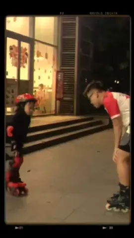 buổi tập đầu tiên của Bé Nhã Phương tại #inlineskateclub #inlineskateacademy #daypatinhanoi #truotpatintreem #truotpatinchobe #patintimescity #patinoceanpark 