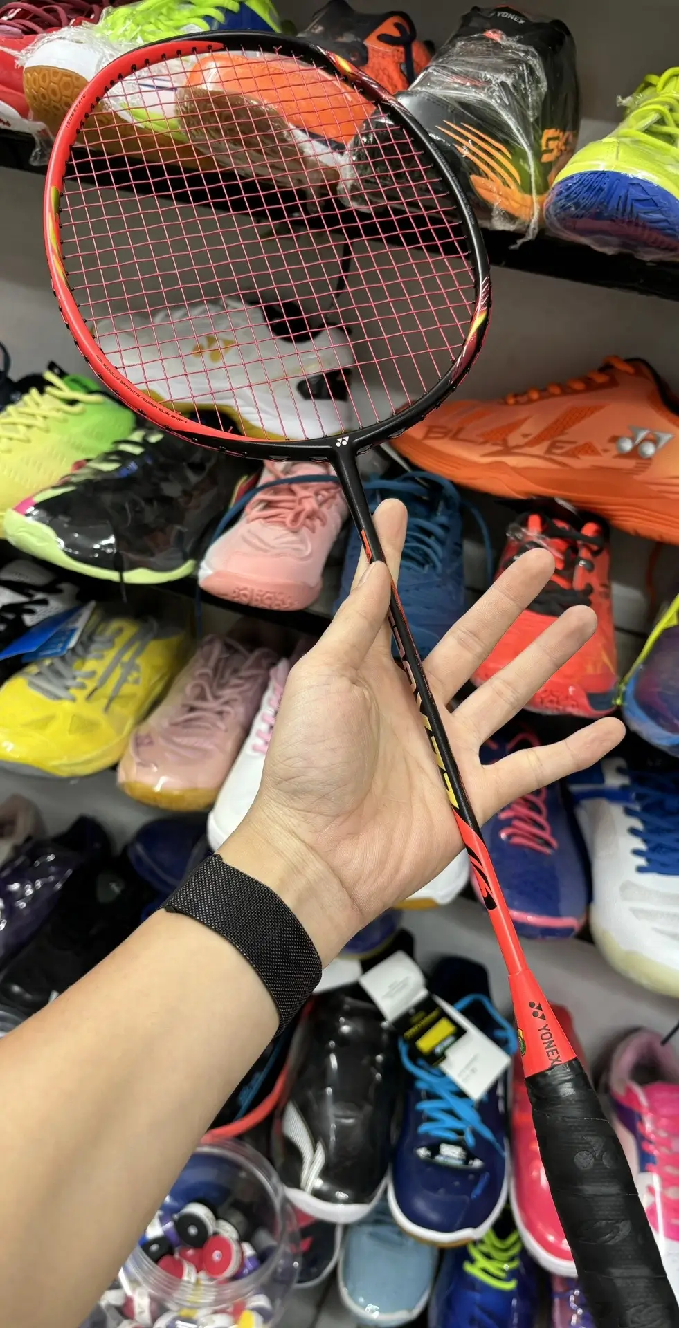 77 đỏ 4U ( cước lần 1, 2 vết va như ảnh ) zá 2xtr , x = độ nhiệt tình + khách quen 🤣🤣 #minhlongstore #tiktokshop #tiktok #badminton #yonex #yonexbadminton 