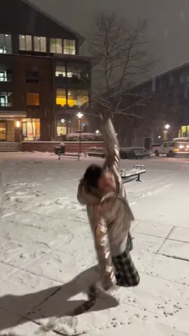 never let them know your next move 😏 @Riley Willett 😍🥳🥹🥰🫶🙈🩷 #fallingfail #snowfail #bananafail 
