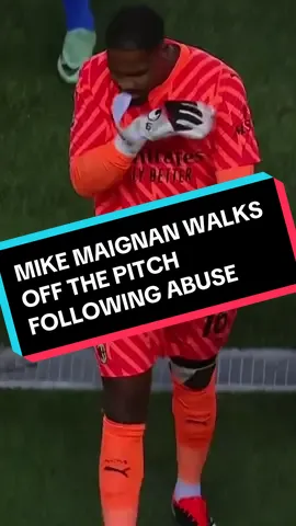 #MikeMaignan and his AC Milan team-mates walked off the pitch briefly following abuse directed at the goalkeeper from the stands. We all are with you, Mike! ❤️ #Milan #SerieA #football #together #noroomforracism 