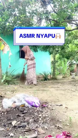 Bunyinya merdu 😂#tiktokawardsid2023 #ekspresikanttaid2023 #vlogceritaku #asmr #nyapu #nyapulatar #nyapuhalamanrumah #Vlog #bersih #bersihbersihrumah 