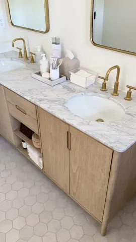 Let’s set-up & organize the bathroom 🤍 ✨✨ #organizedhome #organizewithme #asmrsounds #bathroomorganization #amazonfinds #potterybarn #organized 