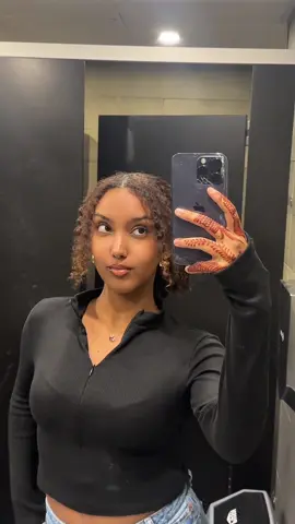 I’ve never had a phone that looks normal bro😂🥲💔. #ayrastarr #nigeriantiktok #nigeriantiktok🇳🇬 #fyp #ravers #shallipopi #draft 