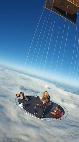 🤩 🪂🤘🏻 Enjoy with @skydiving_official✅  . . . ⠀⠀⠀⠀⠀ . . ⠀⠀⠀⠀⠀⠀⠀⠀ Posted • @jayalvarrez Jumping on a trampoline 10,000 feet high in the sky with @evosim.universe @ffracoon @yasminxavierrr @mainarafontanella @igoorbauerr @arquentebalonismo #trampoline #viral #airballoon #hotairballoon #jump 