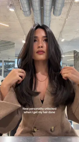 New hair, new personality unlocked ✨ #layeredhaircut #90shair #ashbrownbalayage #brownhair #brunette #chocolatehair 