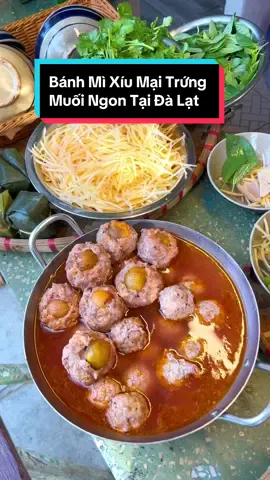 Bánh Mì Xíu Mại Trứng Muối Ngon Bình Dân Ngay Trung Tâm Đà Lạt#thodandalad#review#reviewdalat#quananngondalat#banhmixiumai#xiumaidalat#ansangdalat#ansangdalat#