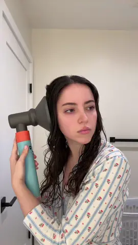 Replying to @🌷 curly girl method attempt and fail with dyson (diffuser attachment is from amazon) 