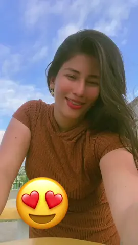 BUENAS😋#cantar #cantandoenpublico😂 #bella #mujeresalpoder 