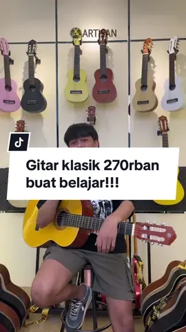Gitar Classic Ar.C315 Nylon cuma 270rban aja nih guys hehe...😁 Jangan lupa join livenya ya biar dapet harga diskon 😉 #covermusik #artisanguitarindonesia #artisanguitar #gitarpemula #gitarmurah #keepyousafeyahya #gitarklasik #gitarcover #gitar 