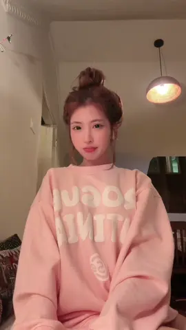 Xuân xinh áo xinh✨🌷 SWEATER CAPS BIG LOGO #outfit #setdoxinh #viral #fyp #xuhuong #xuhuongtiktok #ThanhThoiLuotTet cre Zika