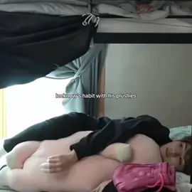 bro's a cuddle bug. (guess if i believed han slept on a yoga mat) #leeknow #han #hanjisung #minsung #straykids #skz 