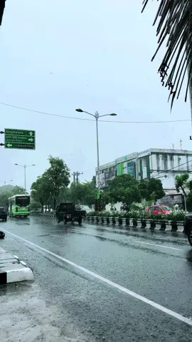 Hujan dan kenangannya #vibes #rain #kenanganterindah #banjarbaru 
