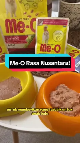 Anabul mana sih yang nggak suka Me-O Rasa Nusantara? 😻 Kucingnya Meomin sukanya rasa Pempek, kucing kamu suka Me-O rasa apa? 😎 #kucing #kucingtiktok #makanankucing #meoindonesia #meomakanankucing #kucinglucu #adakucingadameo 