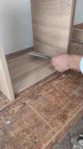 طريقة بسيطة لتركيب الادراج #افكار_واwoodworking #carpenter #work #اعمال_يدوية_ديكور #mdf #