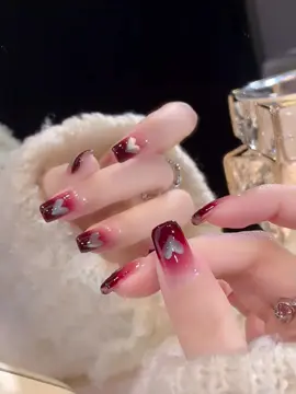 New Year's gentle burgundy heart cat eye manicure #manicure #blingbling #nailartsharing #whiteningmanicure  #wearnails #beautiful #shortnails  #fyp