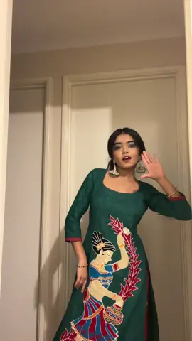 Take me to smns wedding aaaaaa #desitok #gujju #browntok #weddingsongs #browngirl #lipsync #dance #desigirl #traditional 