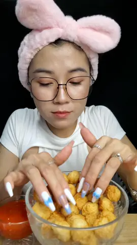 mukbang asmr cá viên chiên chấm sốt siêu cay ngon,ăn tối nha mấy bạn ơi #mukbang #asmr #ancungtiktok #thuongasmr #cavienchien 