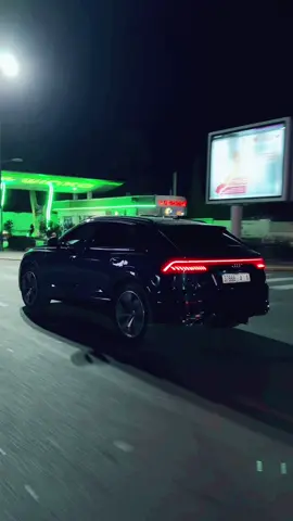Cruising this beautiful sq8 in Casablanca.  #cars #carsoftiktok #carsofmorocco #morocco #cartok #maroc #car #casablanca #audi #rsq8 