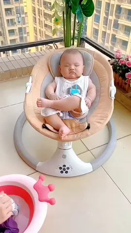 If you have a baby at home, you can try this electric rocking chair. It has music and a mosquito net, and the shaking is very gentle.#electric rocking chair#Good things for mothers and babies#rocking chair#TikTokShopCrossBorder_SEASales 