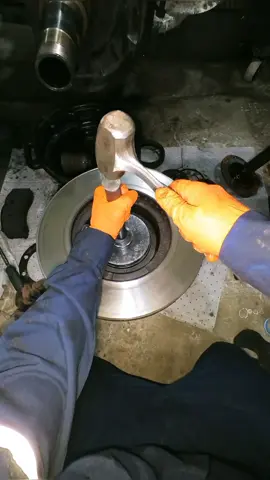 Wheel Seal on 2021 International... #flowstate #midwest #salty #foryoupage #foryourpage #fyp #hacknation #mobilemechanic #dieselmechanic #internationaltruck 