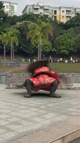 wooh 🤩🦍🦧 #funny #คลายเครียด #ผ่อนคลาย #ตลก #ขำ #น่ารัก #รวมคลิปสัตว์ตลกๆ #animalsoftiktok #cute #animals #pets #คิงคอง #ลิง #monkey #kingkong #dance #เต้น 