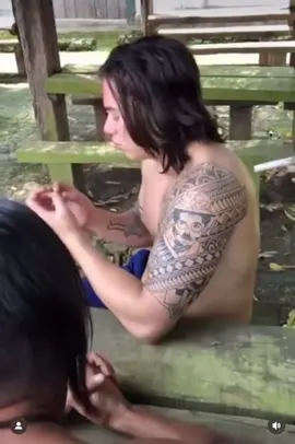 Não era abelha, era marimbondis kkkkkkkkkkkkkkkkkkkkkkkkkkkkkkk