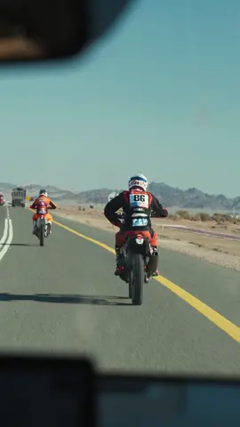 Quand le Dakar touche à sa fin 😭 Merci Charlie Herbst et @aprodmedia pour nous avoir fait vivre cette expérience 🙏 #dakar #rallyedakar #moto #dafymoto #top30 #rallyemoto