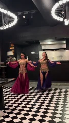 A dream come true!!! @najlahelfareeda3 dancing with this beautiful queen #bellydanceshow #bellydanceperformance #orlandobellydancer #danzaoriental #performance 