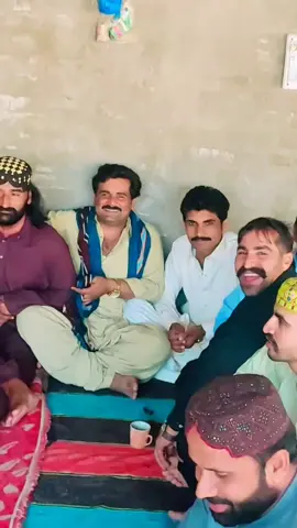 اونـــــدے نال نبھینـــــدوں محشـــــر تائیں✌️                                                            #جندڑی  جینــــدے مونڈھے بانہہ اساں رکھ دے ہیں✌️