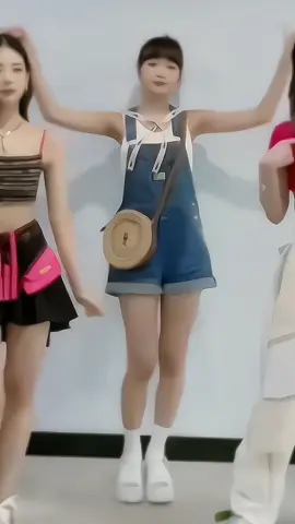 ta flopando meus videos #rainbowcams #chaewon #fancam @TikTok 