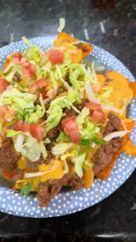 Big back nachos for lunch 🤤 #fyp #nachos #Foodie #wherehaveyoubeen #foryou #vegetarian 