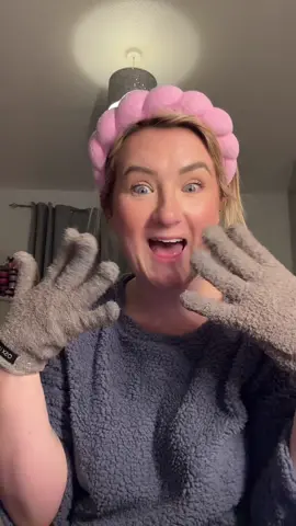 Trying out the OSX Beauty makeup removing gloves! And I am obsessed! Effortless makeup removing with just water! #osxbeauty #osxbeautymakeupremovergloves #makeupremovergloves #makeupremover #gloves #makeupmagnets #cleanface #cleangirl #aesthetic #SmallBusiness #supportsmallbusinesses #beauty #BeautyTok #tiktokmademebuyit #innovative #trending #viral #trend #fy #fyp #firstimpressions #removemymakeup #takeitoff #removeyoursins #obsession #makeupawaygloves #makeupaway 