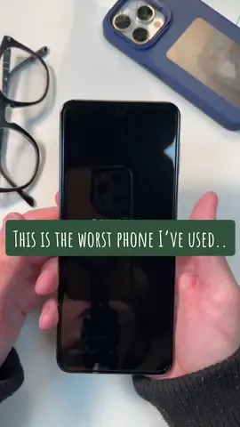 That’s a BIG NO from me. Duck that phone. Leave that style to Razr.  #android #samsung #galaxyzflip #foldablephone #foldingphone #samsungphone #techtok #techreview #hitomidocameraroll 