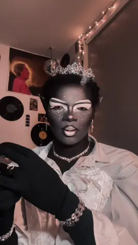 spooky 🧝🏿‍♂️🤍🖤🩶 #fae #makeuptransformation #creativemakeup #fyp #cosplay 